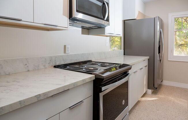 2 beds, 1 bath, 900 sqft, $1,395, Unit 318