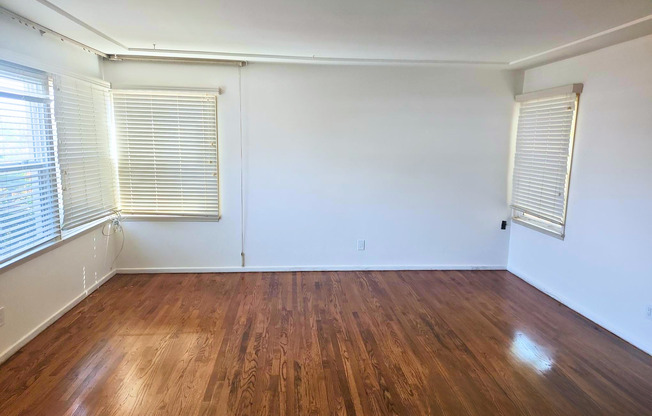 5824-5828 Montebello Park Way