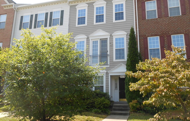 Three Bedroom Townhouse on Sugarloaf Parkway for $2600.00 a month