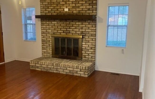 Charming 3 Bed 2 Bath Home in Northport Available Now! Schedule your tour and Apply today!