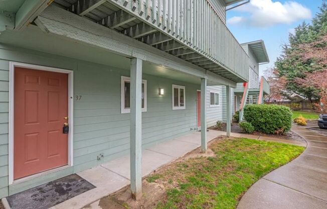 2 beds, 1 bath, 850 sqft, $1,600, Unit 37