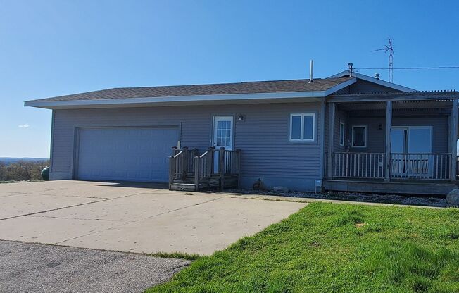 LARGE HOME WITH BEAUTIFUL VIEWS OF GRAND TRAVERSE BAYS