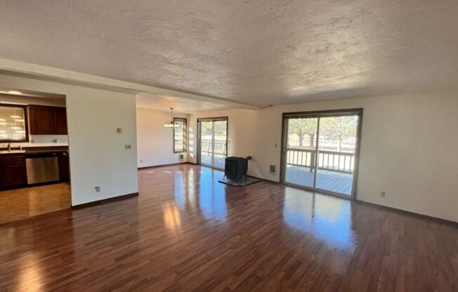 Your Dream Retreat on 5 Acres: Mountain Views and Serenity in Powell Butte!