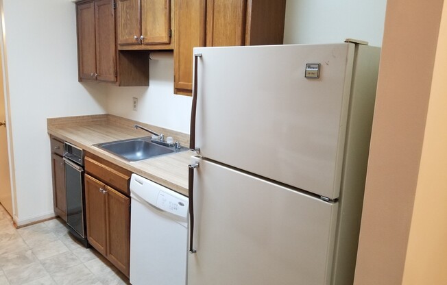 2 beds, 1 bath, $1,595