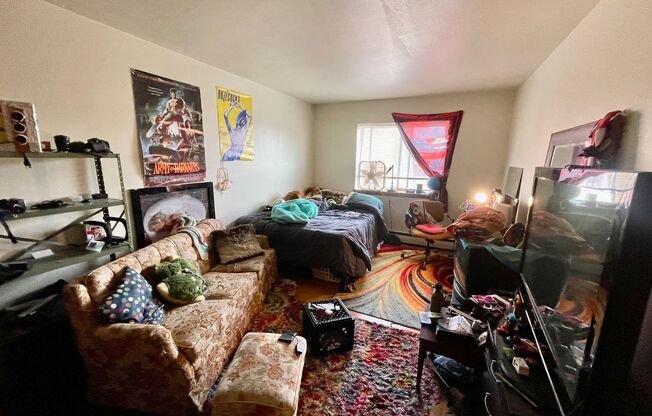 2443 N Murray