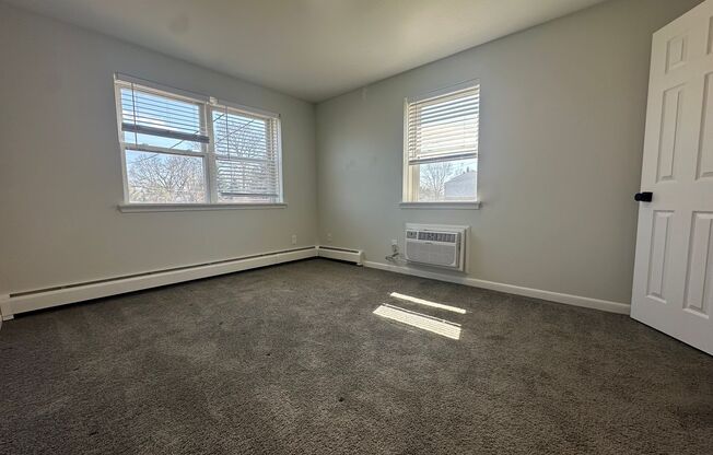 2 beds, 1.5 baths, 850 sqft, $1,925, Unit A01