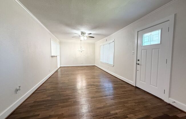 Adorable 3/1/1 Home on Giant Lot in Lake Jackson !