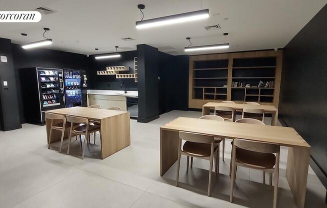 2 beds, 2 baths, $5,175, Unit 14J