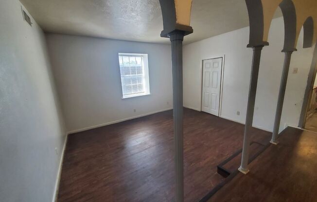 2 beds, 1 bath, $950, Unit Apartment