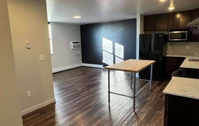 1 bed, 1 bath, 625 sqft, $1,100, Unit C-215