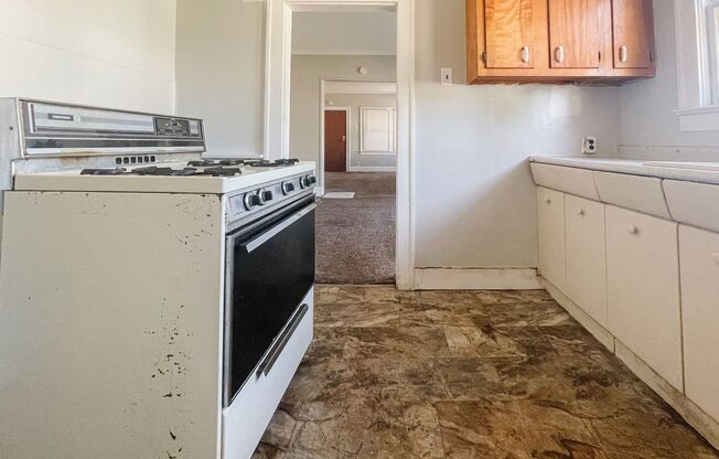 2 beds, 1 bath, $1,050