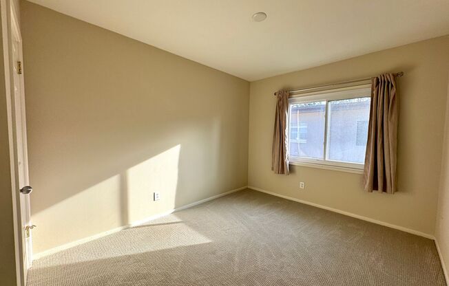 3 beds, 2.5 baths, $4,595, Unit Unit D