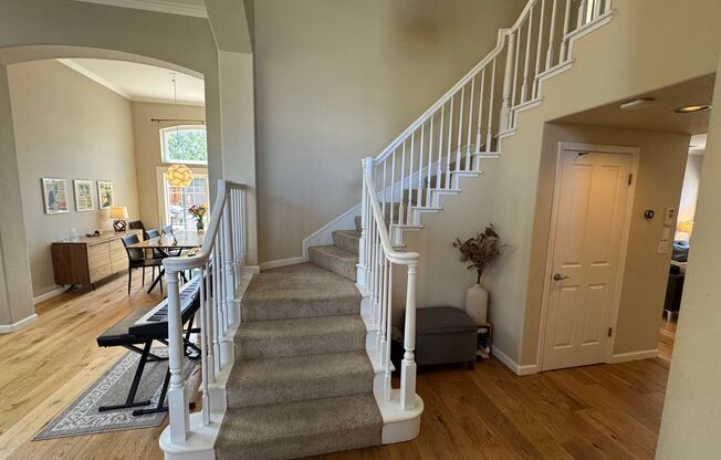 5 bed 3 bath Gated Community in Union City, Solar, Yard, Community Pool, Great Schools, small dog welcome