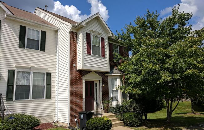 Amazing 3BR/2 Full & 2 Half BA End-of-Row Townhouse in Clinton! Close to Andrews AF Base!