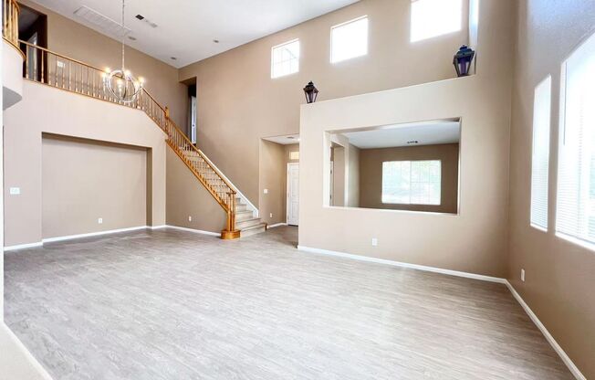 BEAUTIFUL SINGLE STORY HOUSE