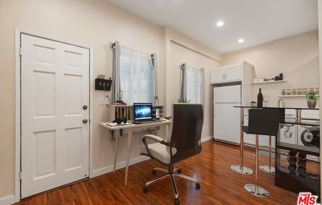 1115 N Beverly Glen
