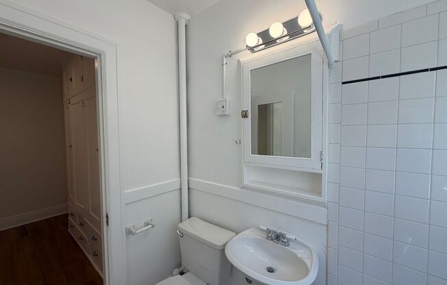 Studio, 1 bath, 320 sqft, $1,129, Unit 14