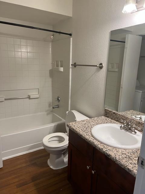 2 beds, 2 baths, 965 sqft, $1,295