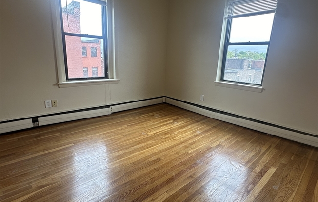 1 bed, 1 bath, 400 sqft, $2,300, Unit 43