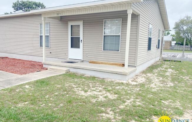 Great 2 Bedroom 1 bath Duplex in Navarre!