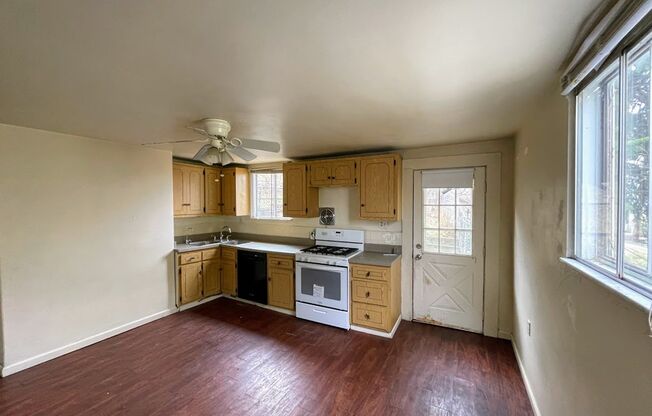 2 bed 1 bath - Greenfield, nice location, laundry included