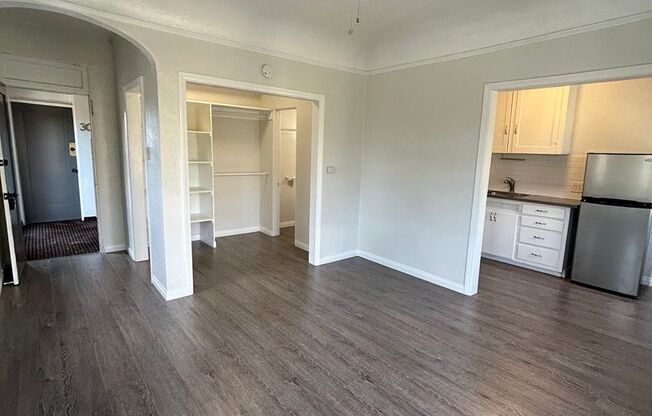 Studio, 1 bath, 380 sqft, $1,595, Unit 302