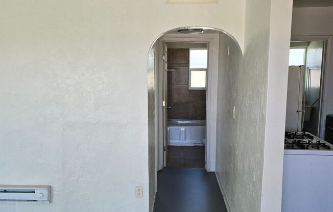 1 bed, 1 bath, 600 sqft, $825, Unit 4