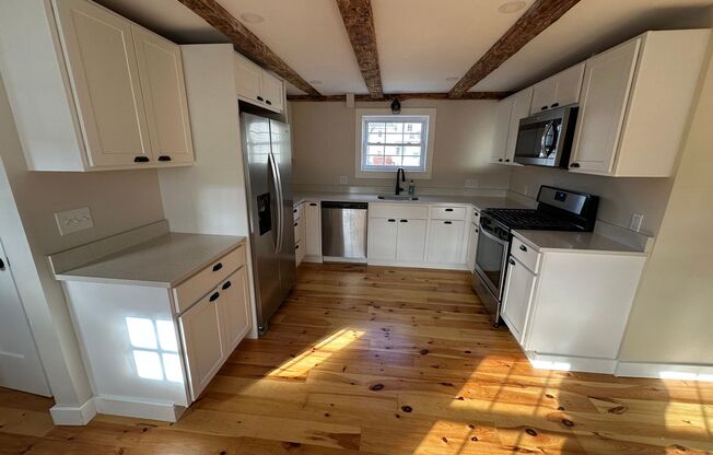 Cute 3 Bedroom Urban South Portland Farmhouse