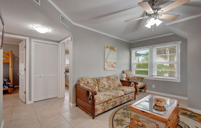 Fantastic 2br/1ba unfurnished/annual rental in Redington Shores!