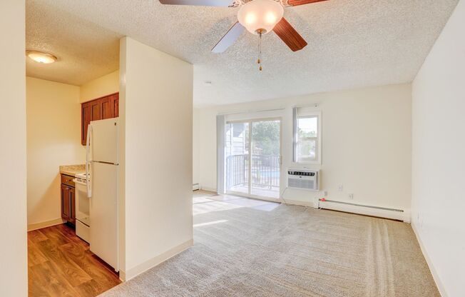 1 bed, 1 bath, 581 sqft, $1,300, Unit 126