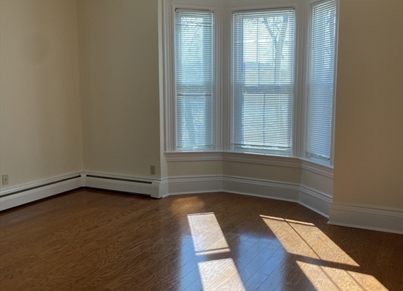 2 beds, 1 bath, 1,000 sqft, $2,000, Unit 2