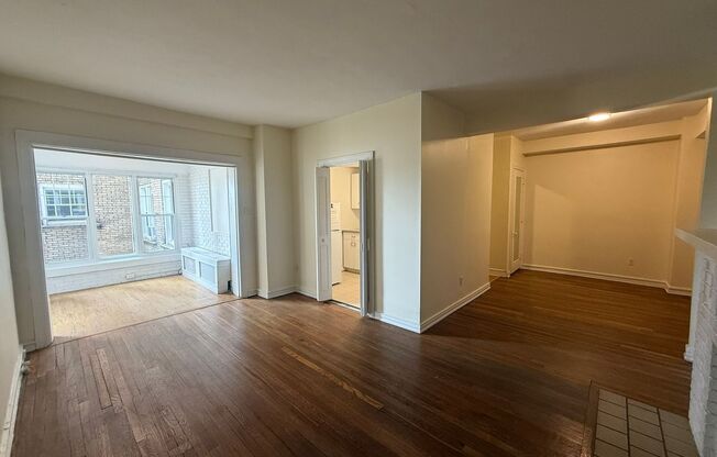 1 bed, 1 bath, 769 sqft, $1,475, Unit Old King Edward 44