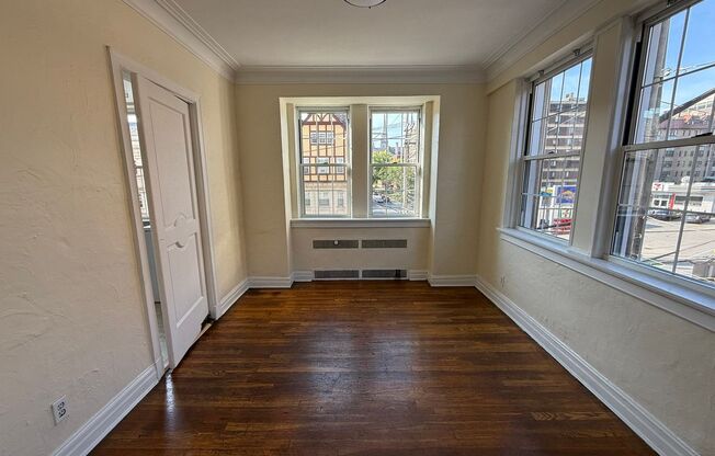 2 beds, 2 baths, 1,303 sqft, $2,200, Unit New King Edward  301