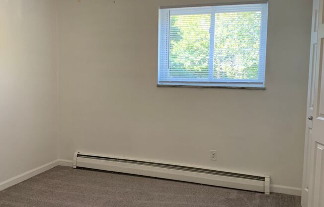 3 beds, 1 bath, 960 sqft, $1,250, Unit 209