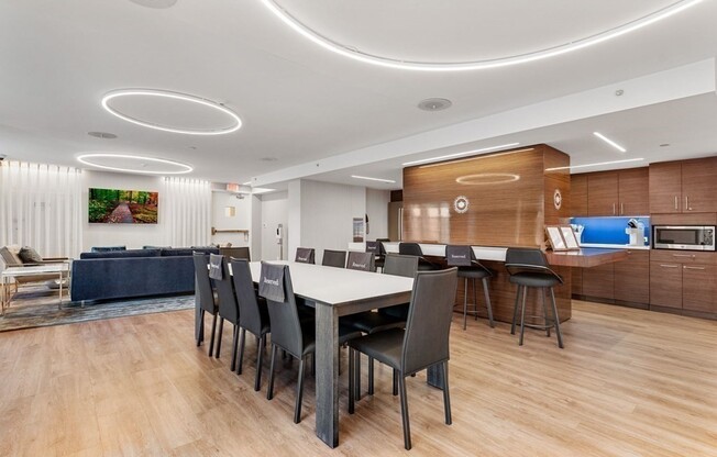 1 bed, 1 bath, 735 sqft, $4,000, Unit 25R