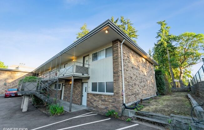 Van Lloyd Apartments