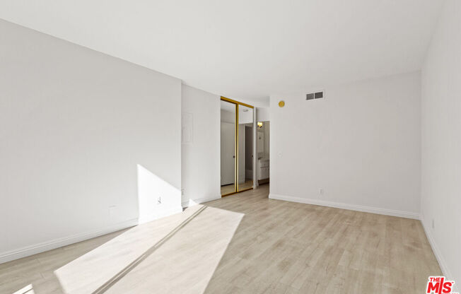 1 bed, 2 baths, 1,076 sqft, $3,400, Unit 703