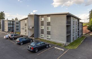 2 beds, 1 bath, 825 sqft, $1,085, Unit 18