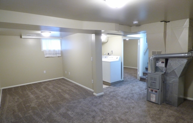 3 beds, 1.5 baths, $2,100, Unit 1450 S