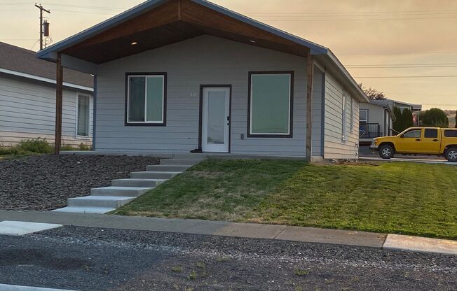 Nearly new 2 bedroom with garage