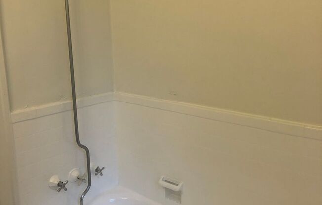 2 beds, 1 bath, 844 sqft, $1,425, Unit 2A