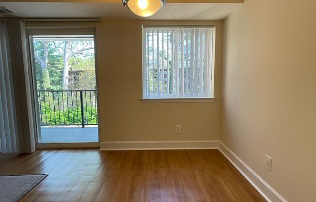 2 beds, 2 baths, 1,000 sqft, $1,975, Unit 14229 #304