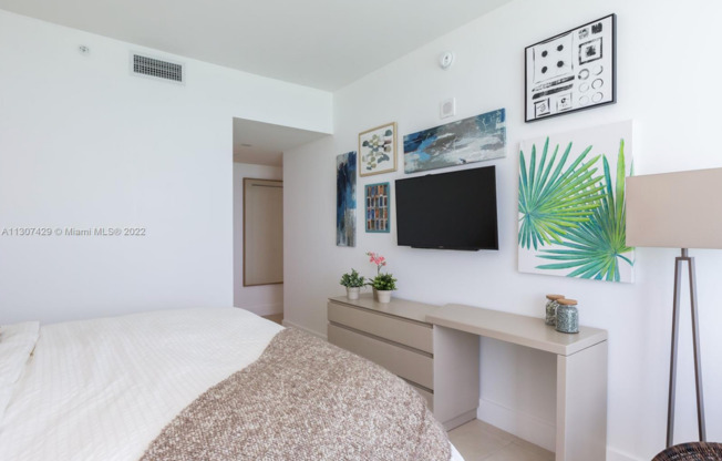 2 beds, 2 baths, $7,500, Unit # 3302