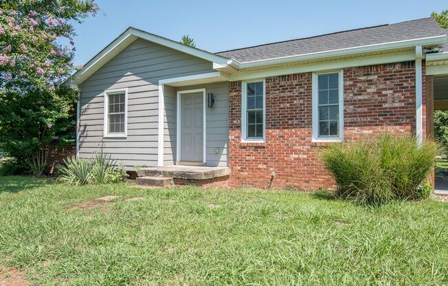 One Level Living in Murfreesboro!