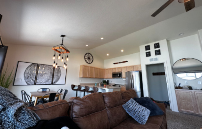 1917 104 AVE CT