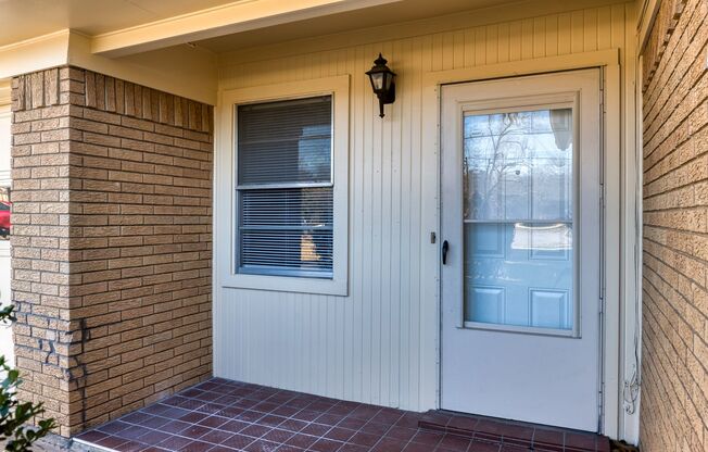 Live Comfortably in this 3 bedroom home! Available Now!