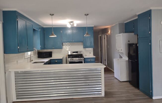 3 beds, 1 bath, $1,295