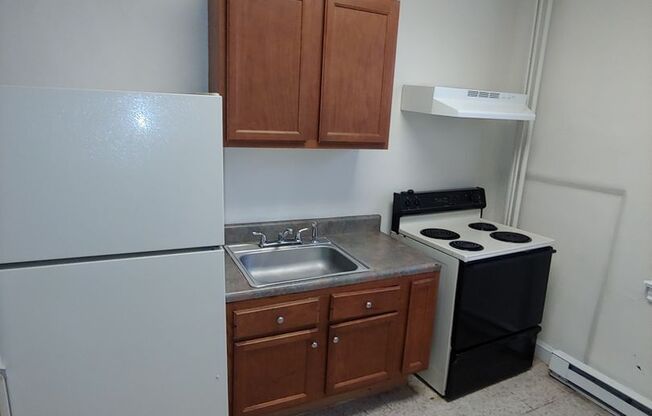 Studio, 1 bath, 500 sqft, $900, Unit 1st fl rear