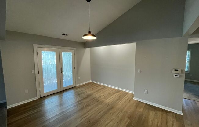 2 beds, 1 bath, $1,595