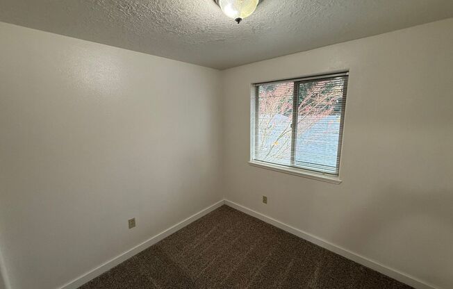 3 beds, 2 baths, 1,200 sqft, $1,695, Unit 38